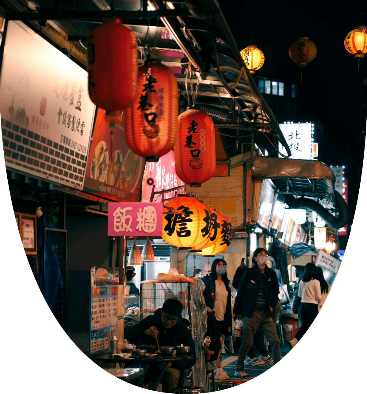 Mercato di strada asiatico di notte
