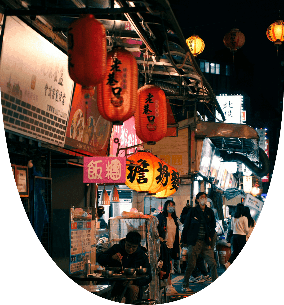 Mercato di strada asiatico di notte
